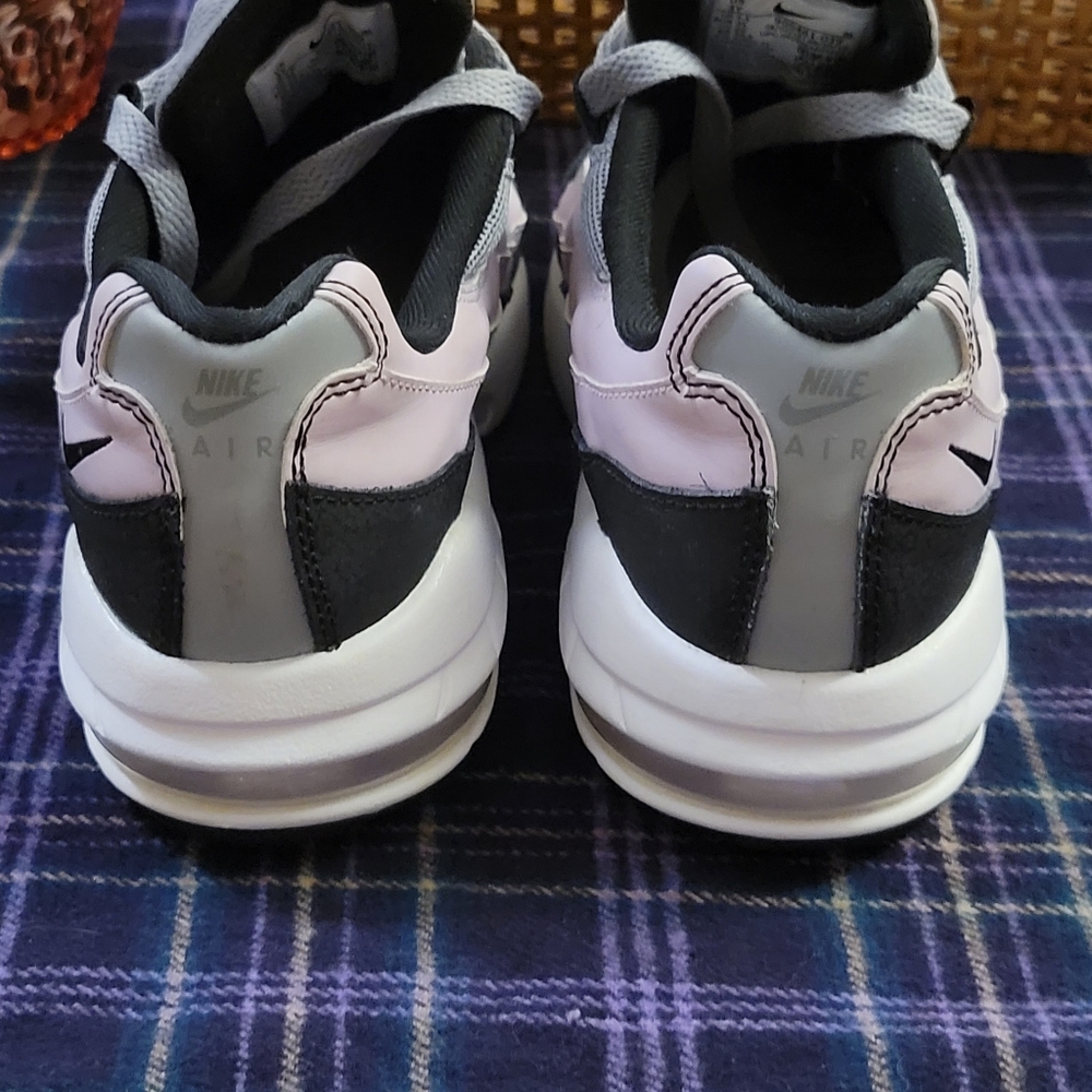 ❌️SOLD❌️ Girls Nike Air Max 95s Lilac, Grey, and Black Size 3 Youth - Picture 16 of 16